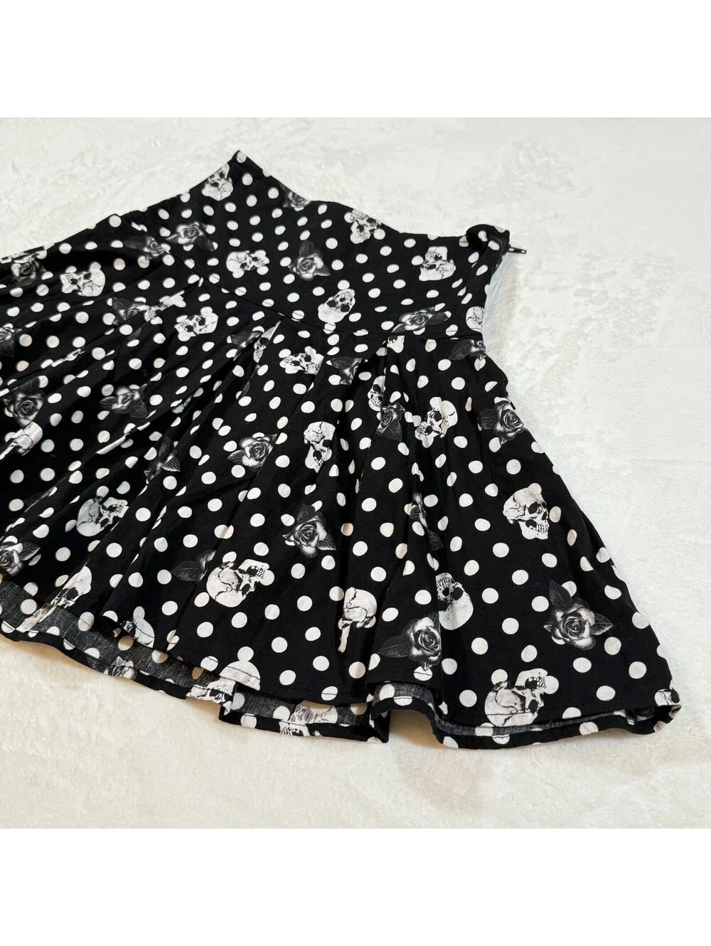 Hot Topic Skulls Roses Polka Dot Pleated Mini Skirt Black XS Rockabilly Goth